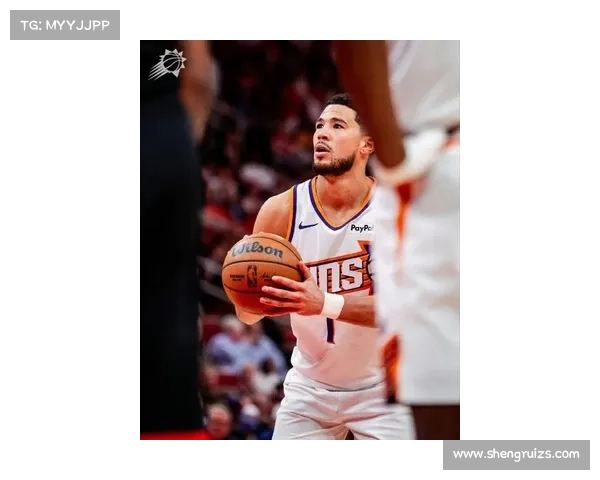 德文·布克在压力下依然冷静沉着展现出色表现 德文·布克在压力下依然冷静沉着展现出色表现